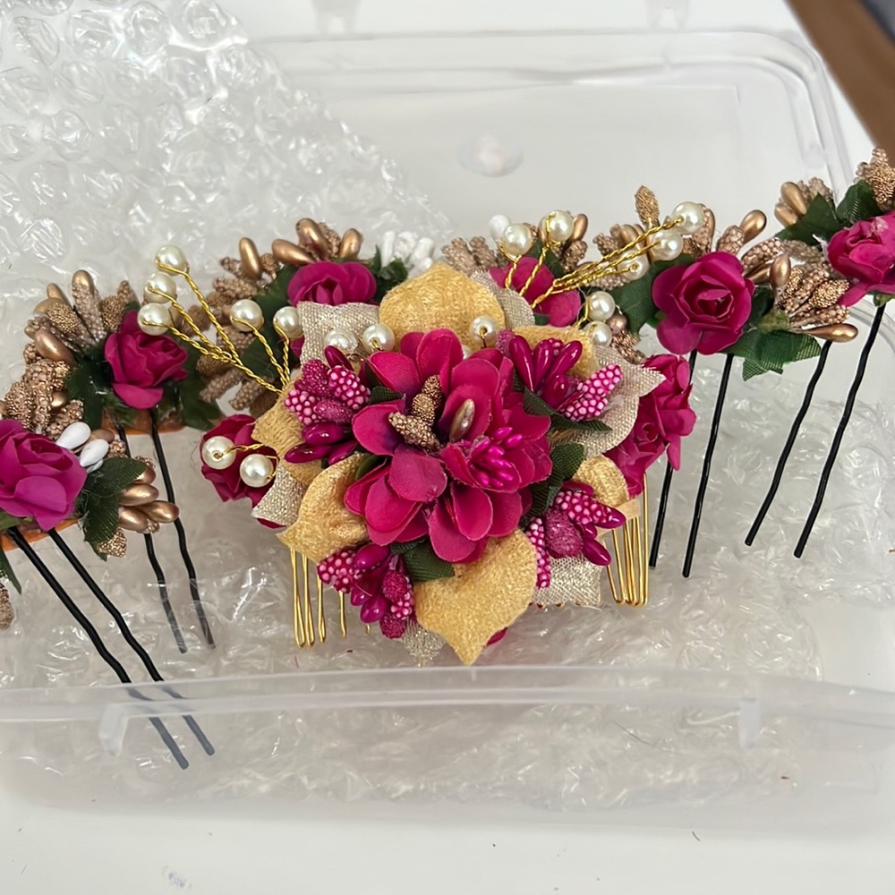 Floral hair pins